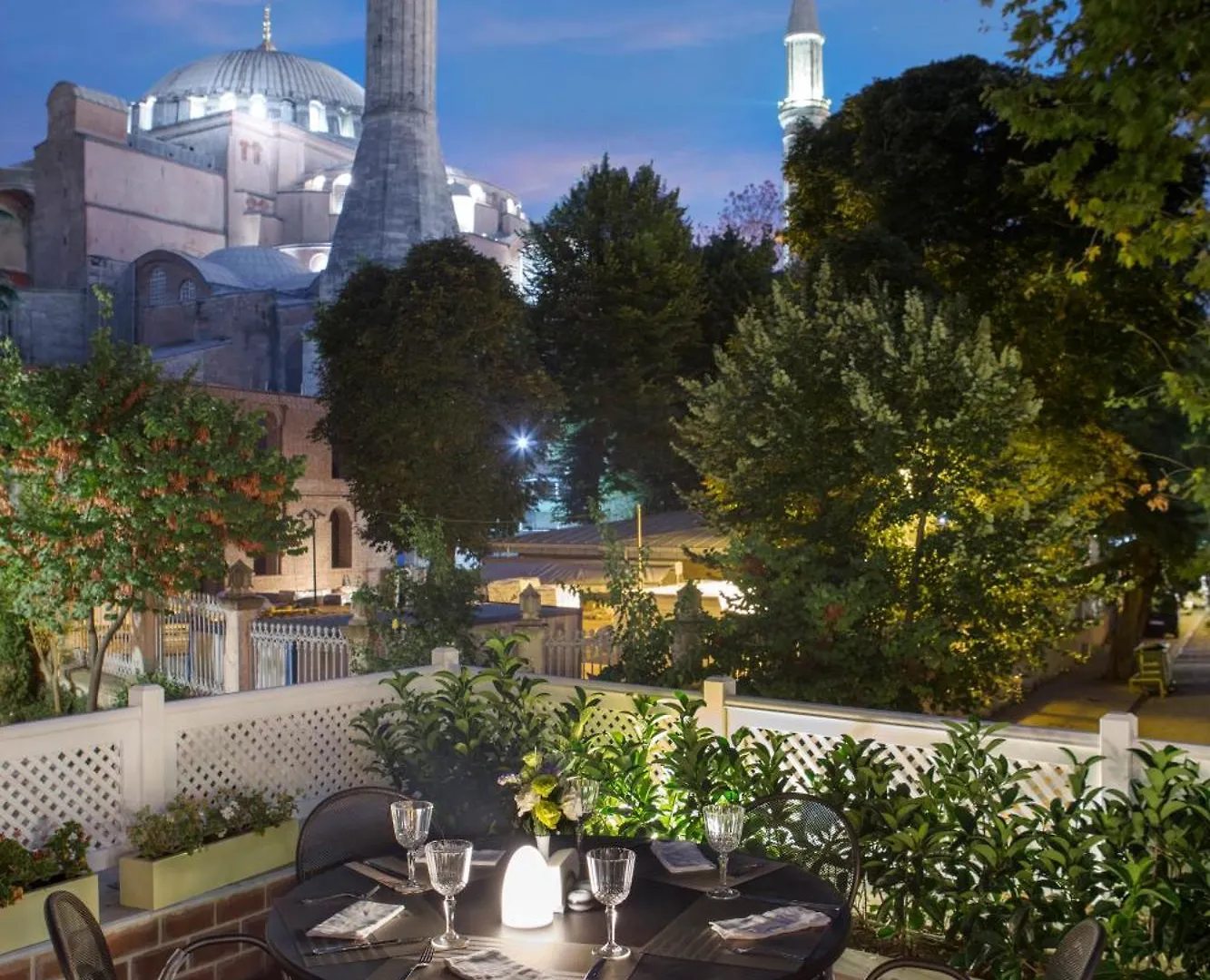 Hagia Sofia Mansions Istanbul, Curio Collection By Hilton Hotel
