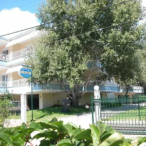 https://hotel-nestor.hotelschalkidiki.net